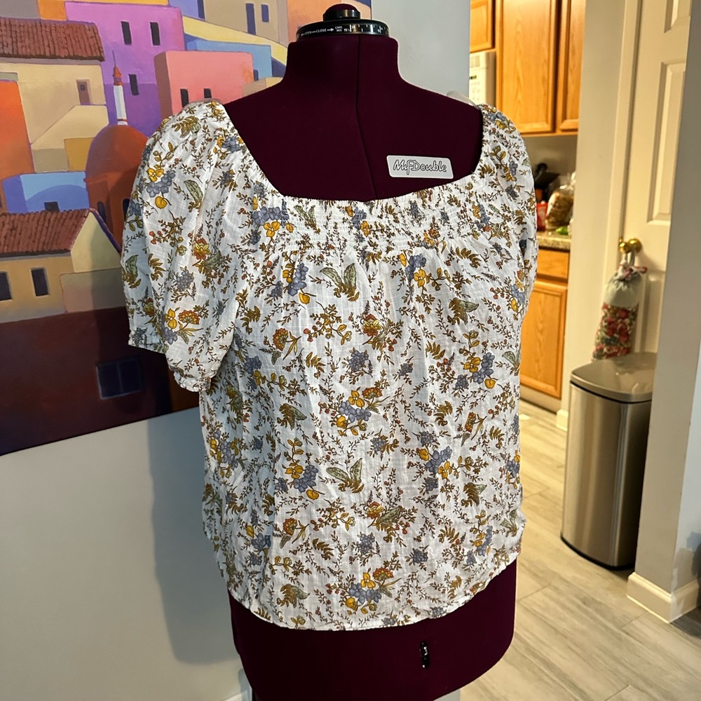 Boho Top in Floral and Puff Sleeves